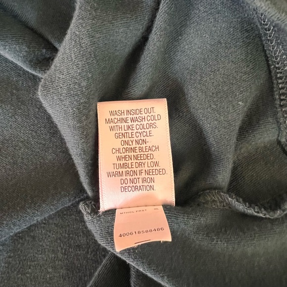 ⬇️Croft & Barrow Women’s Classic Tee Shirt XL Color Forest Green Christmas Tree - Picture 7 of 7